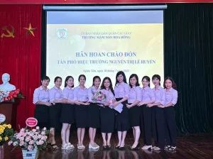 Đồng phục trường mầm non hoa hồng